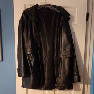 Sleek Black Leather Jacket - Heavy Weight, Excellent Cond.